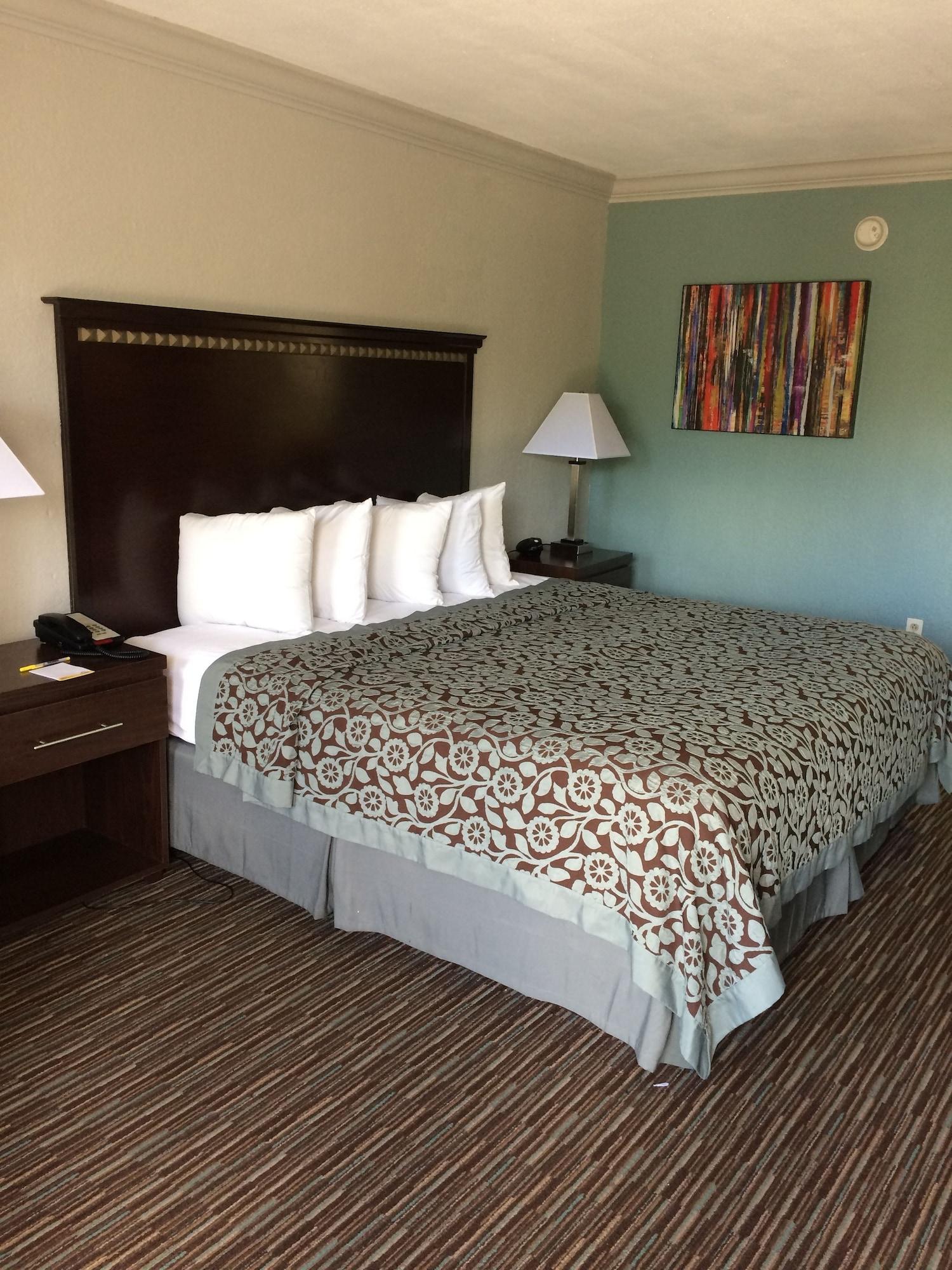 Hotel Days By Wyndham Airport Cruise Port 2*